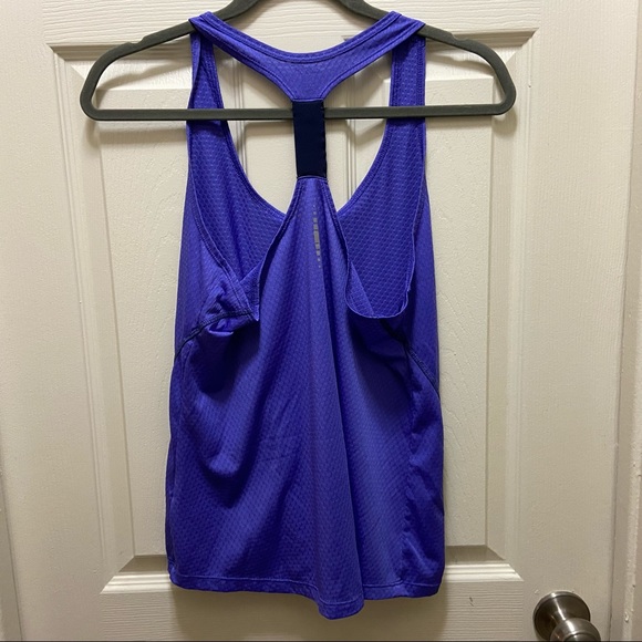 Workout top - Picture 2 of 3